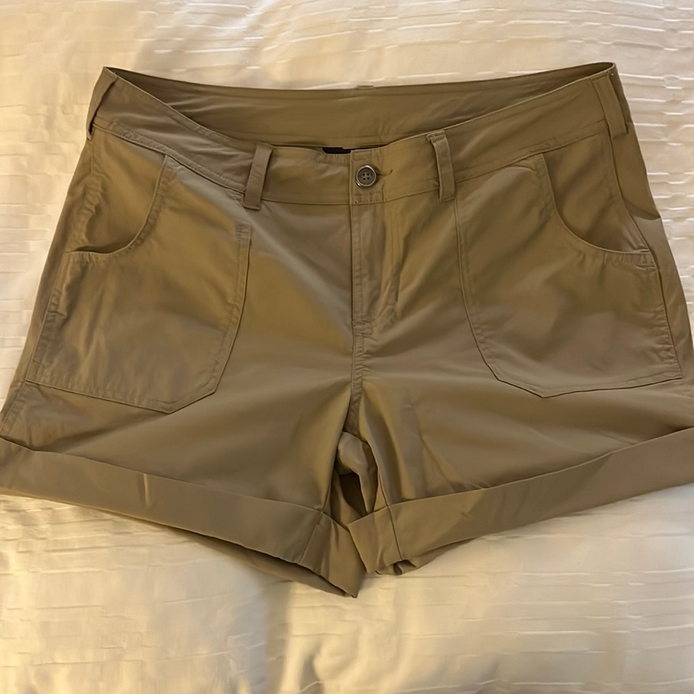 The North Face Nylon Tan Hiking Shorts. Size 10.